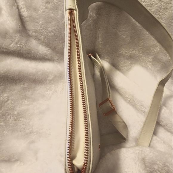 White Leather "Pockets Purse" with Rose gold color hardware by Radley London - Picture 5 of 10